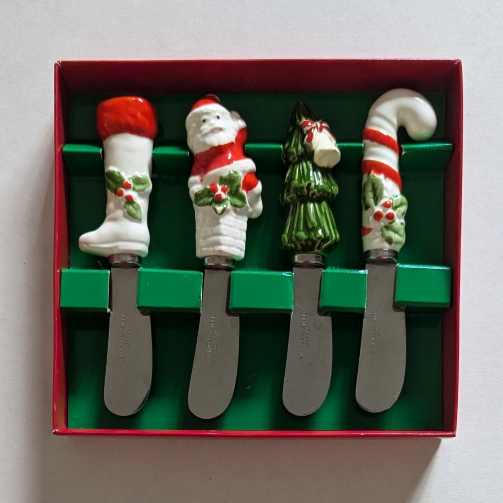 Vintage Macy's All the Trimmings Christmas butter knives, Santa & more